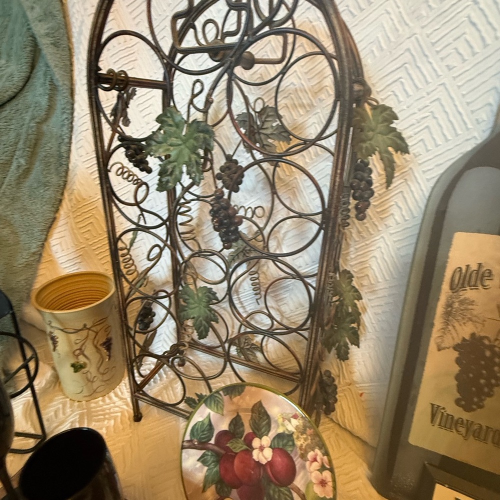 Vintage Wine Decor Collection!! - Picture 6 of 16